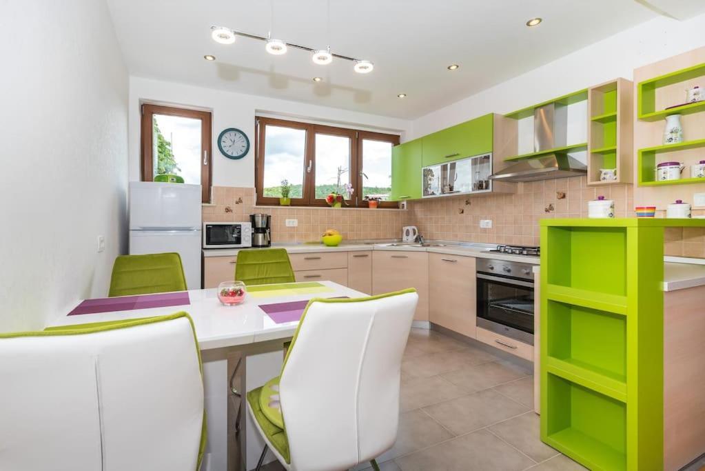 One Bedroom Apartment Kristina Labin  Exterior foto